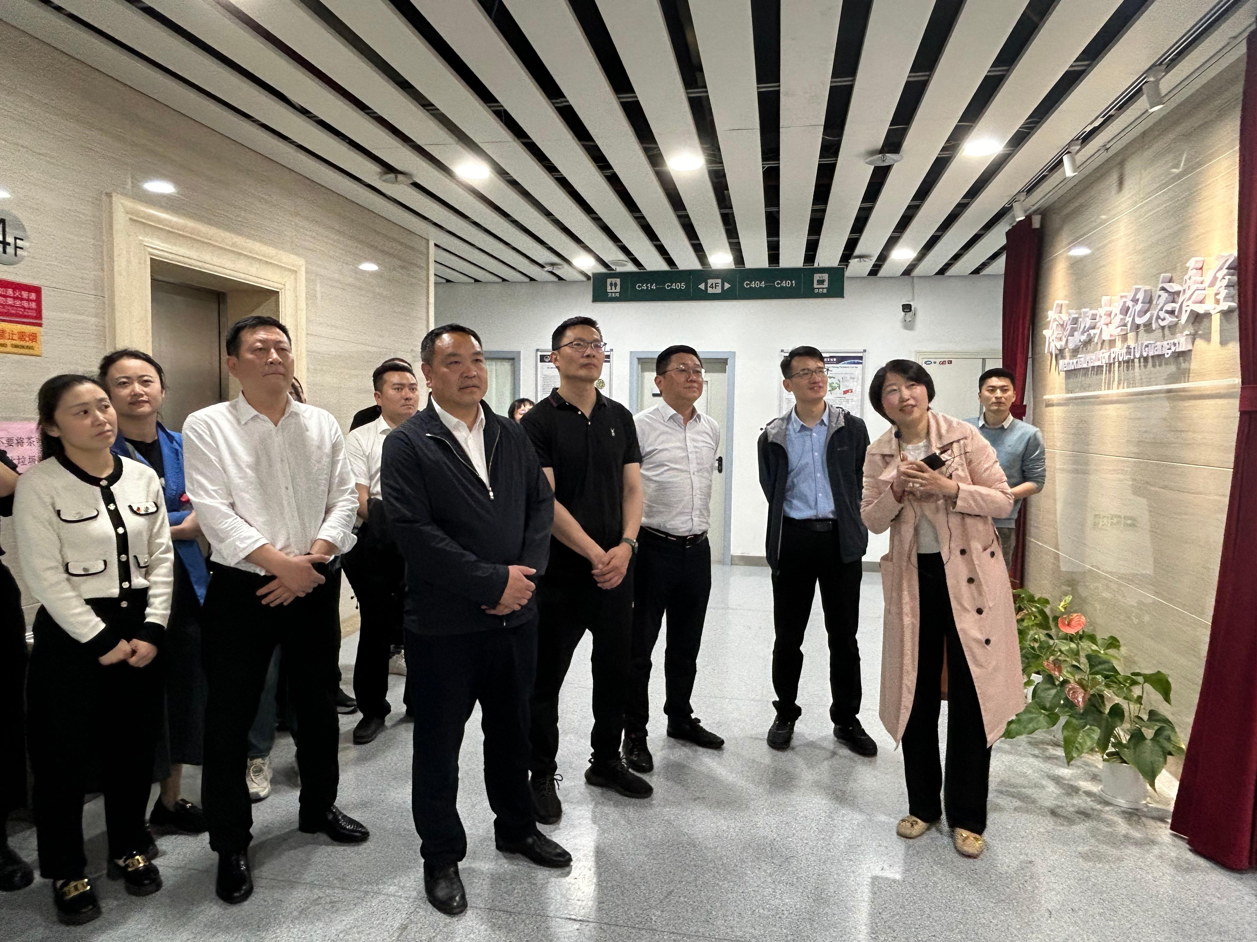 ccb382f9-991b-4660-ae9d-4ea922d62363.jpg ccb382f9-991b-4660-ae9d-4ea922d62363.jpg